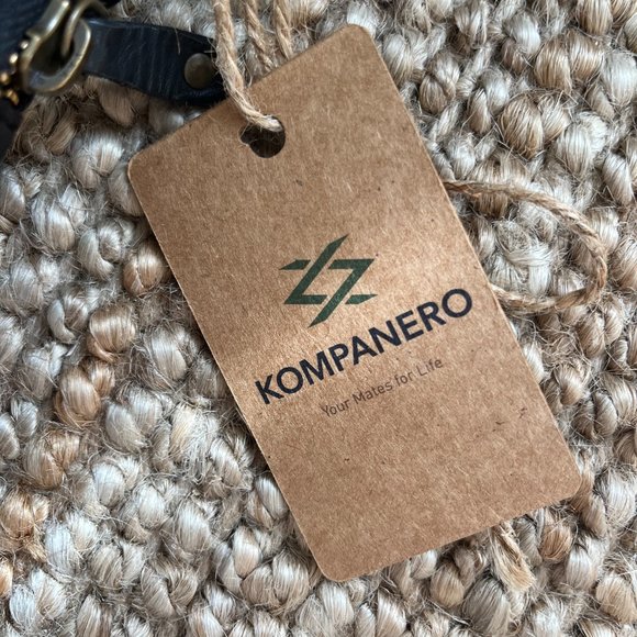 KOMPANERO CANADA ROVER - THE MOBILE POUCH in Black - NWT - Picture 3 of 5